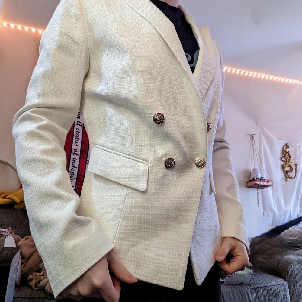 WHITE HOUSE BLACK MARKET White blazer